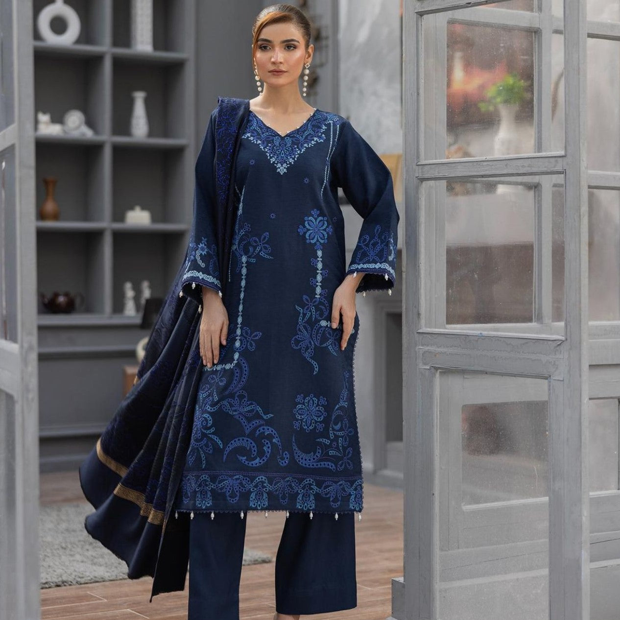 WINTER MARINA EMBROIDED RESHAM WOOL SHAWL