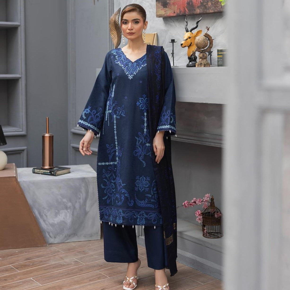 WINTER MARINA EMBROIDED RESHAM WOOL SHAWL