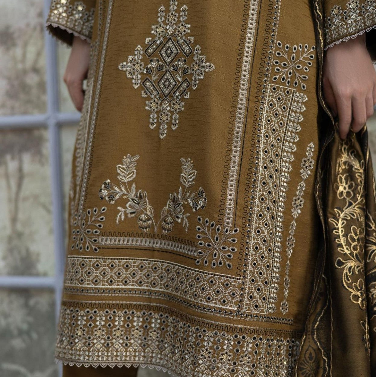 WINTER MARINA EMBROIDERED RESHAM WOOL SHAWL