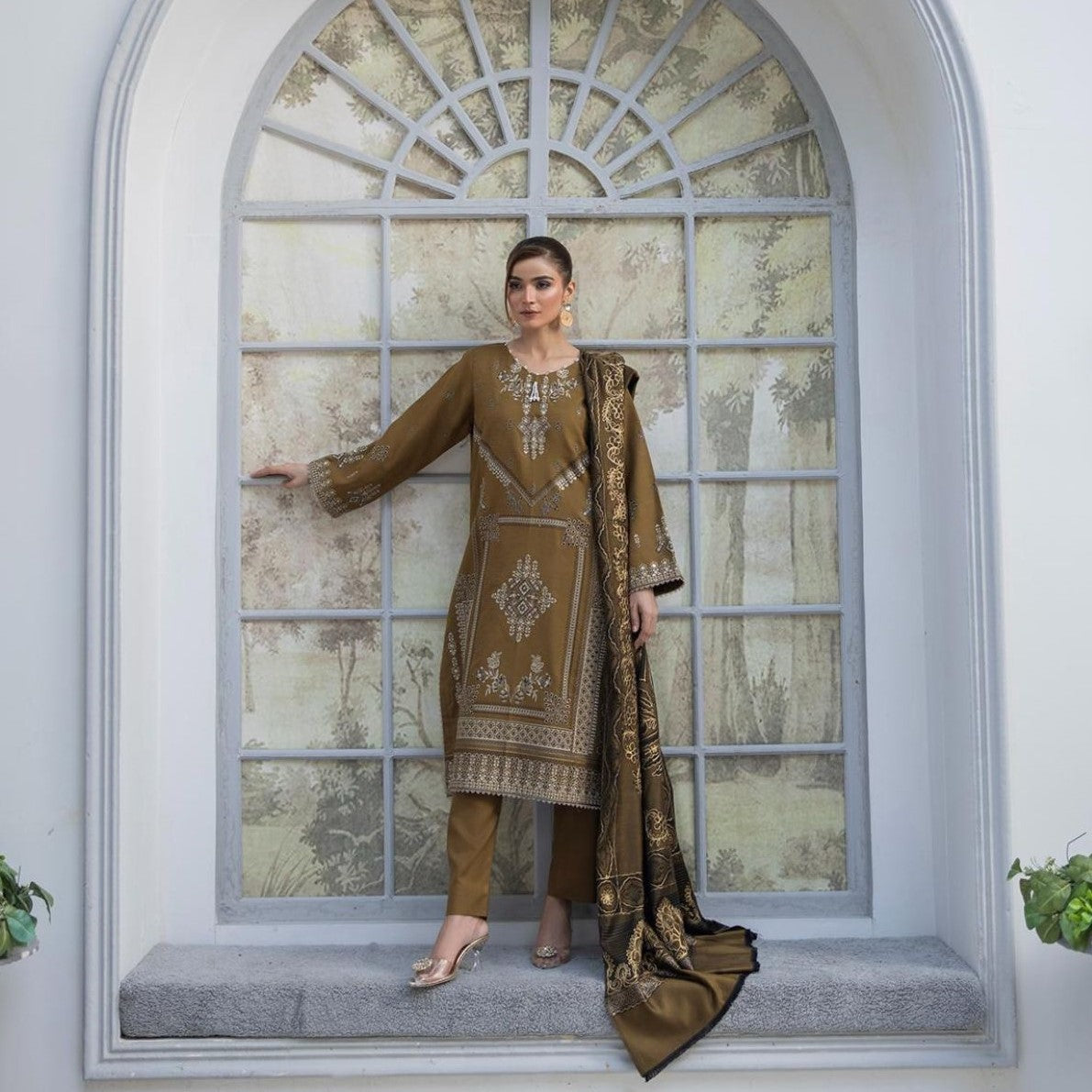 WINTER MARINA EMBROIDERED RESHAM WOOL SHAWL